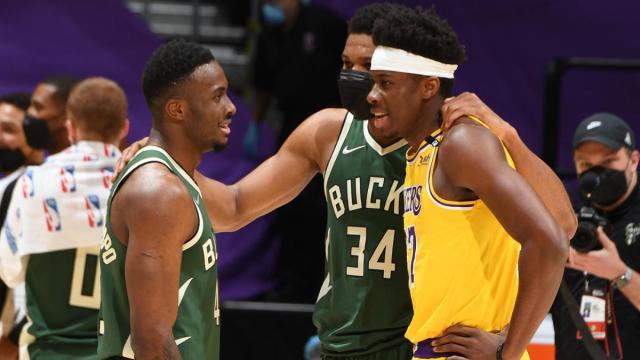 开云体育网址-字母三兄弟赛场上会师 昔日穷小子们的美国梦